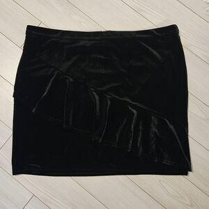 Womens sz 20 plus size black velvet ruffle short skirt Reitmans plus size NWT